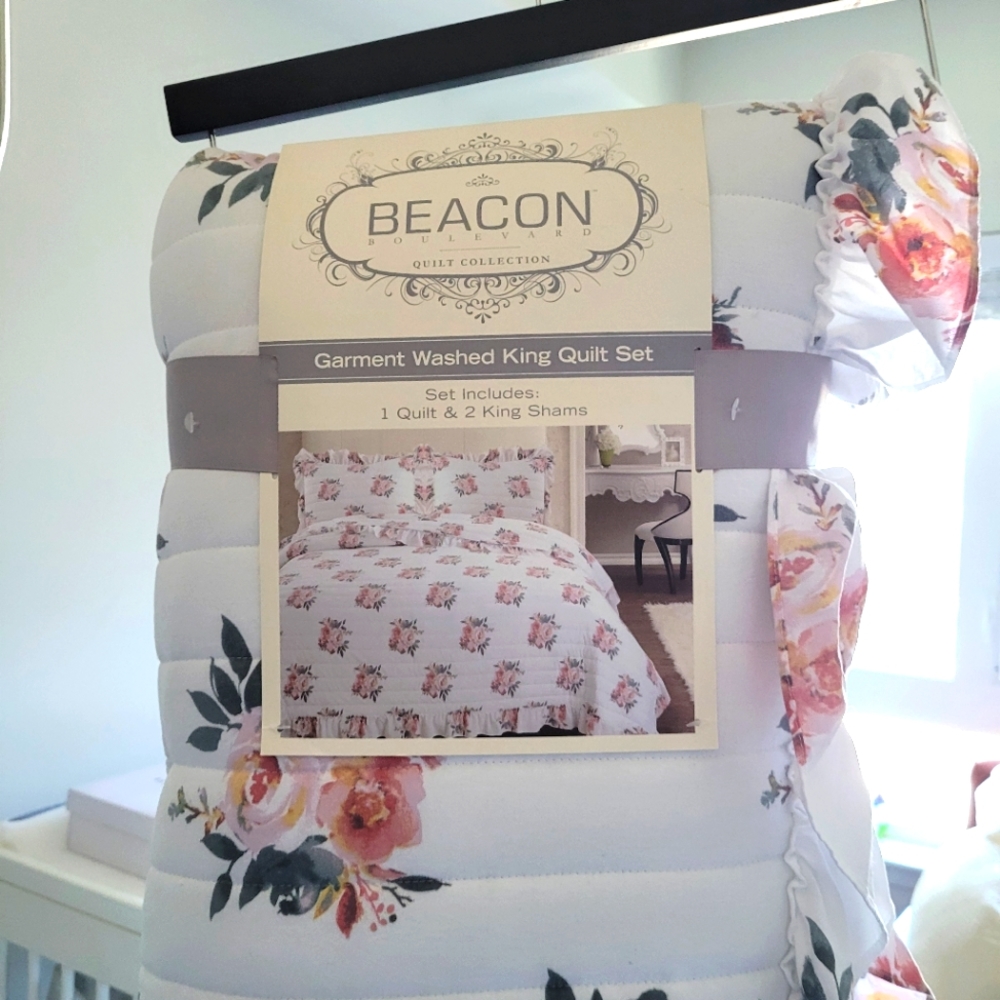 King Quilt Set Set Includes: 1 Quilt & 2 King Sham